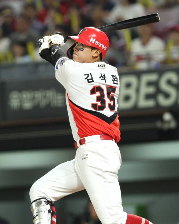 최근 가파른 타격 상승세를 타고 있는 김석환의 타격 모습. KIA 제공