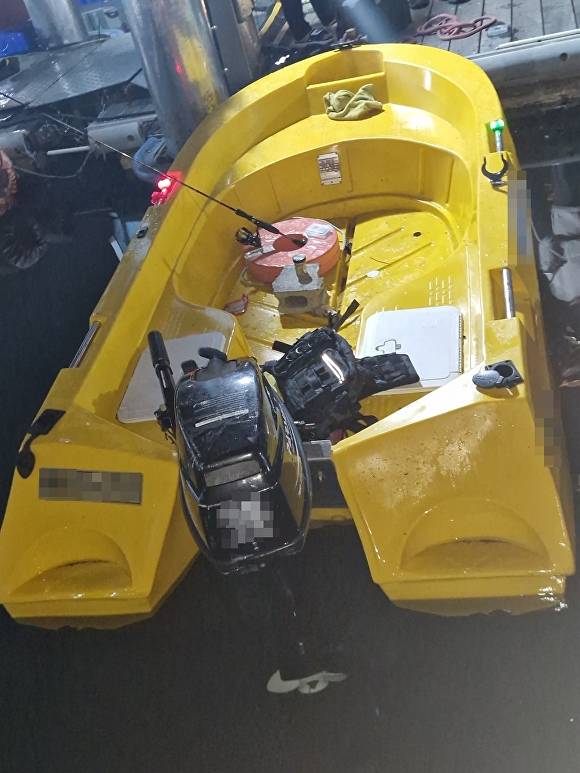 부산해양경찰서에 적발된 모터보트의 모습. [사진=부산해양경찰서]