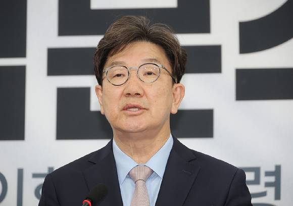 권성동 국민의힘 원내대표가 5월 27일 서울 여의도 국회에서 대국민호소문 발표 기자회견을 하고 있다. [사진=연합뉴스]