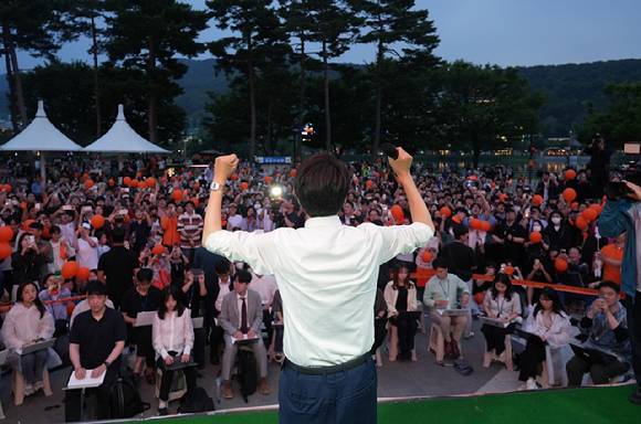 이준석 개혁신당 대선 후보가 2일 대구 수성구 수성못 상화동산에서 마지막 유세를 펼치고 있다. [사진=개혁신당]
