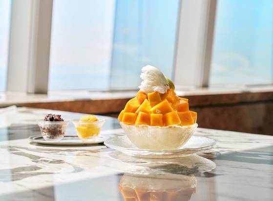 시그니엘 서울의 ‘시그니처 제주 애플망고 빙수’. [사진 각사]