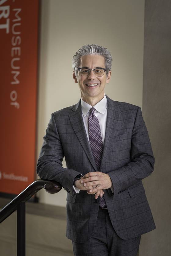 체이스 F. 로빈슨 NMAA 관장. 사진 NMAA