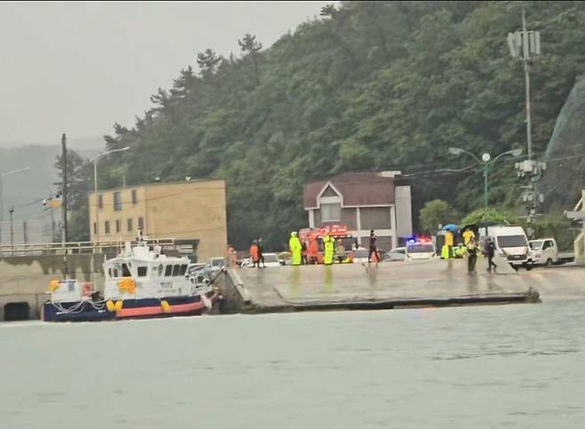 ▲ 목포해경이 해상추락 차량 수색 중에 있다 [전남 목포해양경찰서]