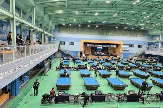 대한당구연맹은 갑작스레 취소된 ‘태백산배 전국당구대회’를 대신해 오는 18일부터 강원도 양구에서 ‘2025 대한당구연맹회장배 전국3쿠션당구대회’를 개최한다. 사진은 2024년 11월 강원도 양구에서 열린 제19회 대한체육회장배 전국당구대회. (사진=MK빌리어드뉴스 DB)