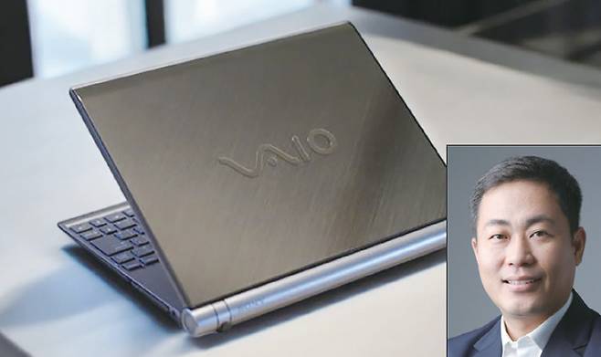 성상엽 인텔리안테크놀로지스 대표의 보물 1호인 노트북 컴퓨터.