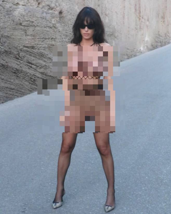 미국 래퍼 칸예 웨스트의 아내 비앙카 센소리가 과도한 노출 패션으로 비판받고 있다. 사진은 비앙카가 지난달 28일 공개한 본인 사진. /사진=비앙카 센소리 인스타그램 캡처