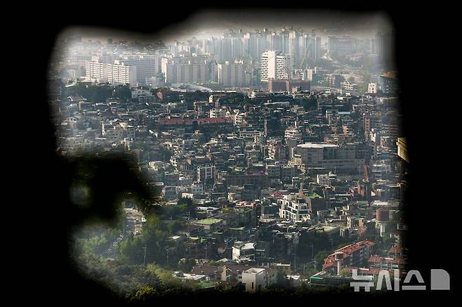 [서울=뉴시스] 정병혁 기자 = 12일 서울 중구 남산에서 빌라·다세대·도시형 생활주택 등 비 아파트 주택이 보이고 있다. 2025.05.12. jhope@newsis.com