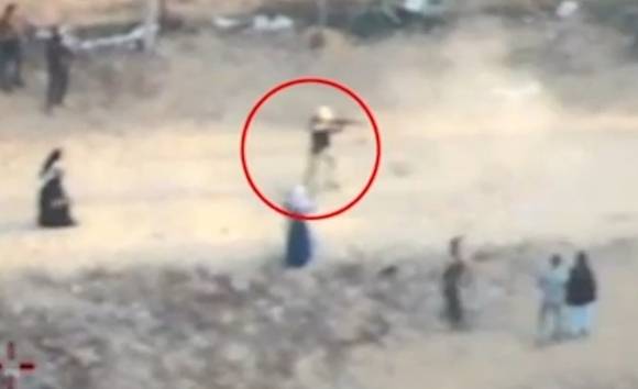 이스라엘군은 무장괴한(사진)이 가자지구 남부 GHF 배급소 인근에서 주민들에게 총격을 가했다고 주장했다. 이스라엘군 제공