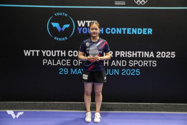 월드테이블테니스(WTT) 유스 컨텐터 프리슈티나 여자 단식 우승 트로피를 든 유예린. 출처=WTT 홈페이지