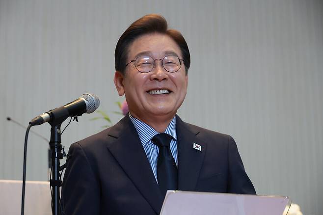 이재명 더불어민주당 대선후보가 2일 오후 경기도 성남 주민교회에서 열린 기자회견에서 취재진의 질문을 받고 있다. ⓒ시사저널 박은숙