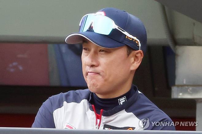 두산 베어스 감독에서 자진 사퇴한 이승엽 (서울=연합뉴스) 두산 베어스 이승엽 감독이 2일 계약 기간 3년을 채우지 못하고 감독직에서 자진 사퇴했다. 두산은 2일 23승 3무 32패로 10개 팀 가운데 9위에 머물러 있다. 2025.6.2 [연합뉴스 자료사진] photo@yna.co.kr