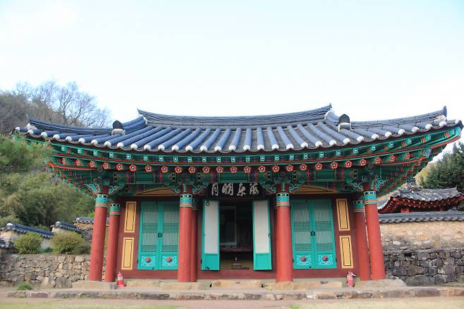 지난 2000년 신축된 해동사.