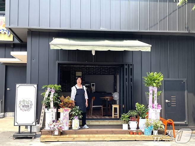 개장한 영동군 양산면 '솔빛카페' (영동군 제공. 재판매 및 DB금지) /뉴스1