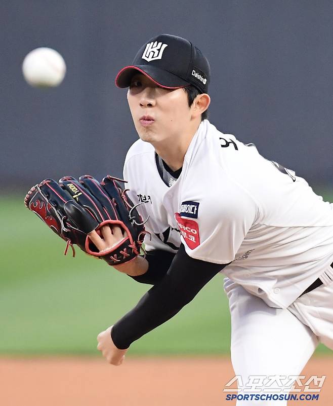 10일 수원 케이티위즈파크에서 열린 KBO리그 KT와 NC의 경기. 선발 투구하고 있는 KT 오원석. 수원=송정헌 기자songs@sportschosun.com/2025.04.10/