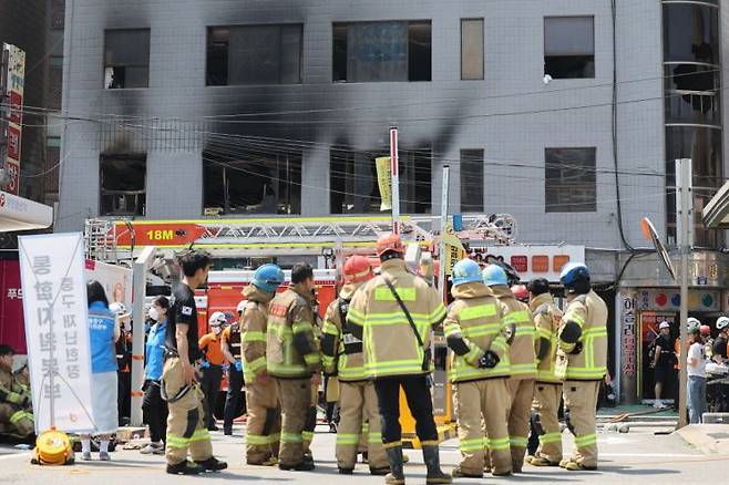 3일 서울 중구 신당동의 한 봉제공장에서 화재가 발생했다. 연합뉴스