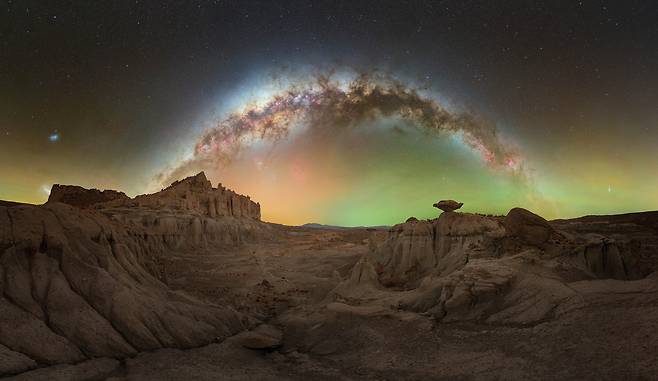 빛의 요새. /마우리시오 살라자르/2025 Milky Way Photographer of the Year Daniel