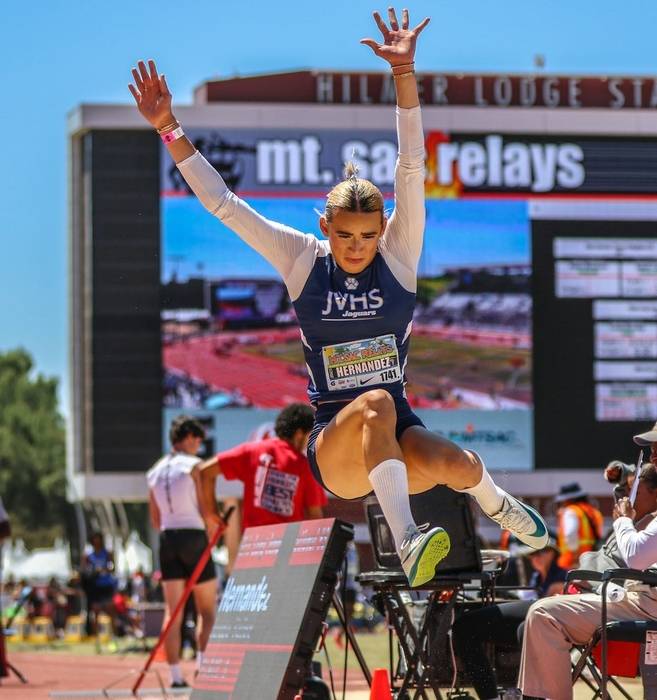 미국 캘리포니아주에서 열린 고교 육상대회에서 2개 부문 금메달, 1개 부문 은메달을 차지한 트랜스젠더 선수 AB 에르난데스. 사진=엑스(@bourne_beth2345)