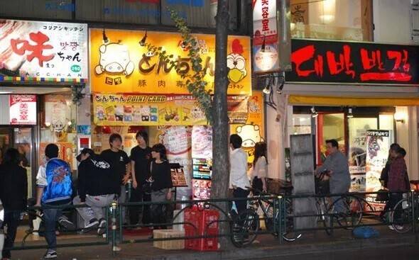 도쿄 신주쿠구 신오쿠보 거리. 한겨레 자료 사진