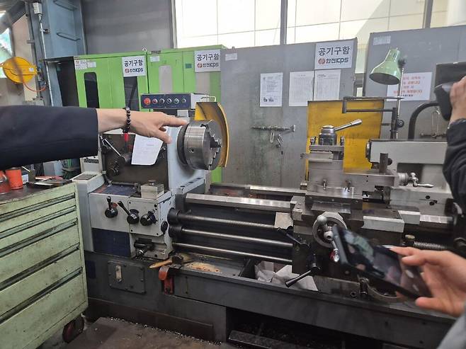 지난 2일 오후 태안화력발전소 비정규직 노동자 김충현씨가 숨진 선반 공작기계. 한겨레21 신다은 기자