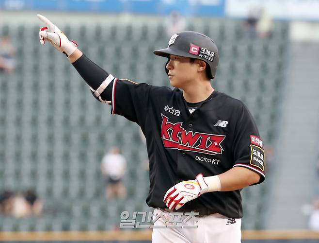 2023 KBO리그 kt 위즈와 두산 베어스의 경기가 15일 오후 잠실야구장에서 열렸다. kt 이호연이 6회 2사1루서 좌전안타를 날리고 기뻐하고있다. 잠실=정시종 기자 capa@edaily.co.kr /2023.08.15.