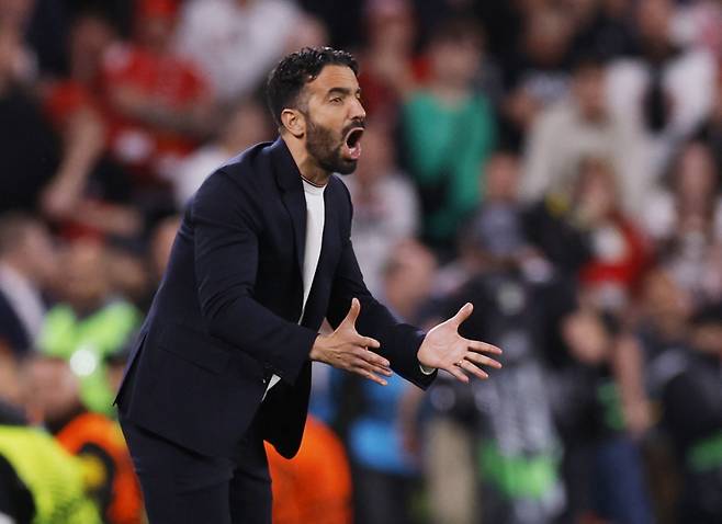 <yonhap photo-3120=""> Soccer Football - Europa League - Final - Tottenham Hotspur v Manchester United - San Mames, Bilbao, Spain - May 21, 2025 Manchester United manager Ruben Amorim reacts REUTERS/Andrew Couldridge/2025-05-22 06:46:54/ <저작권자 ⓒ 1980-2025 ㈜연합뉴스. 무단 전재 재배포 금지, AI 학습 및 활용 금지></yonhap>