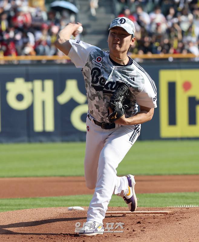 3일 오후 잠실야구장에서 열린 2025 프로야구 KIA와 두산 경기. 두산 선발 곽빈이 역투하고 있다. 잠실=정시종 기자 capa@edaily.co.kr