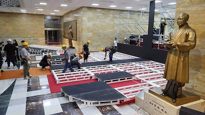 대통령 취임식 준비로 분주한 국회 로텐더홀