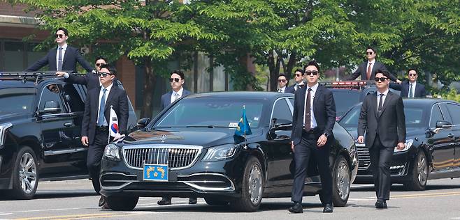 대통령 경호처가 제21대 대통령 취임식을 앞두고 27일 서울 강서 경호안전교육원에서 훈련 현장을 언론에 최초 공개했다. 사진은 이날 퍼레이드 모터케이드 모습. 대통령실사진기자단