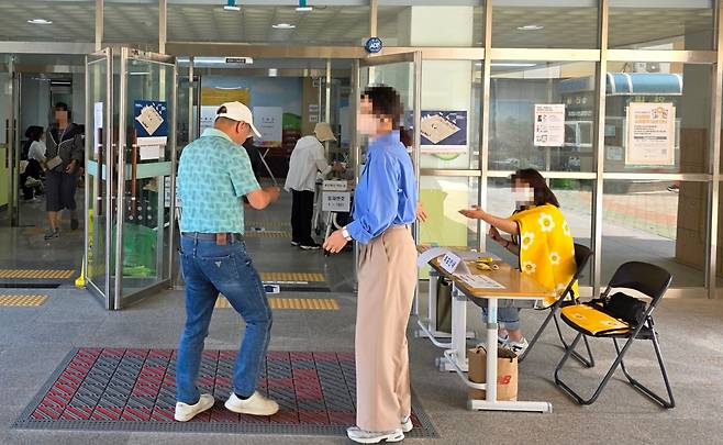 3일 대전 유성구의 한 초등학교에 마련된 투표소. 김성준 기자