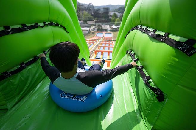 에버랜드 여름축제 신규 슬라이드 ‘워터 버스터’_스플래쉬 슬라이드