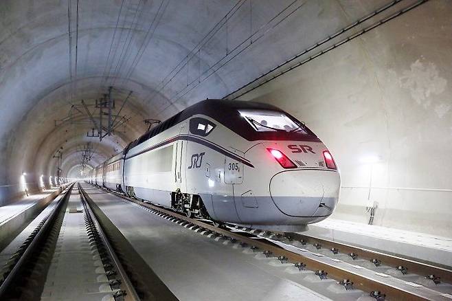 [서울=뉴시스] 사진은 수서발고속열차 SRT의 운행 모습. 2025.06.03. (사진=에스알 제공) photo@newsis.com *재판매 및 DB 금지