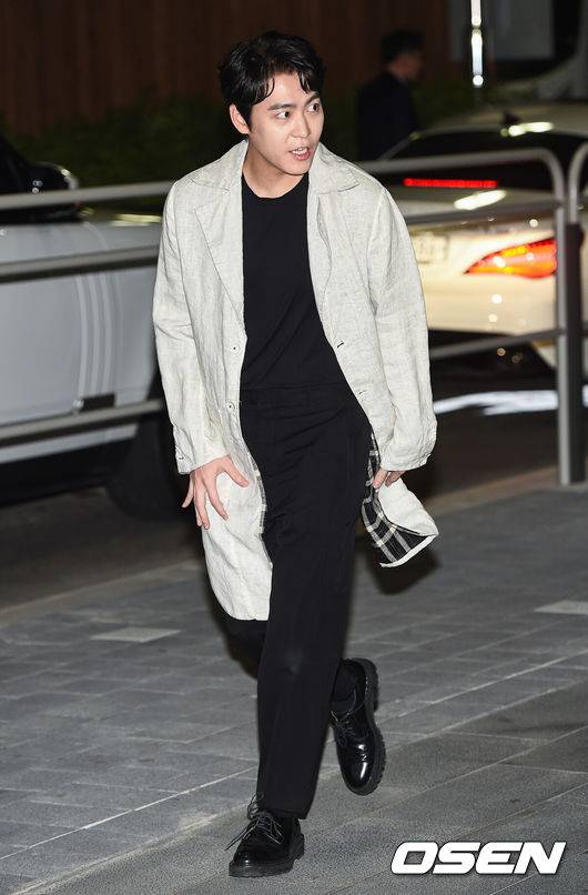 [OSEN=박준형 기자] 26일 오후 서울 중구 을지로 노보텔 앰배서더 서울 동대문에서 맥앤로건-비키정 '크레이지튜드 페스티벌 2019'가 진행됐다.존박이 입장하고 있다./ soul1014@osen.co.kr