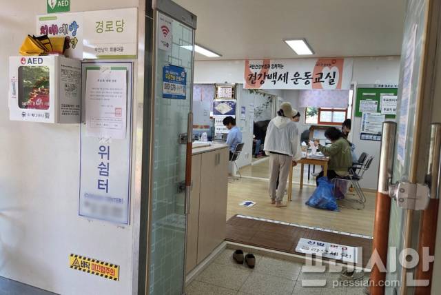▲제21대 대통령 선거일인 3일 전남 무안군 삼향읍 남악 회룡마을 경로당에 차려진 삼향읍 제6투표소에서 유권자들이 투표를 하고 있다.ⓒ프레시안(박아론)