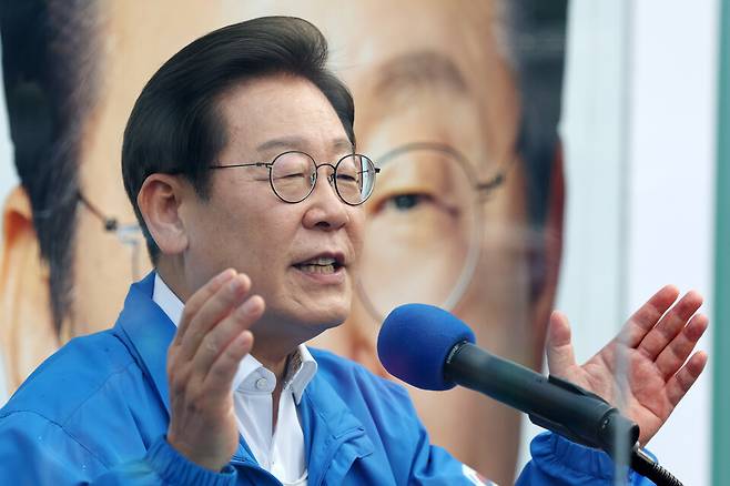 이재명 더불어민주당 대선 후보가 5월29일 서울 송파구 잠실종합운동장 광장에서 열린 강동구·송파구 집중 유세에서 지지를 호소하고 있다. ⓒ연합뉴스
