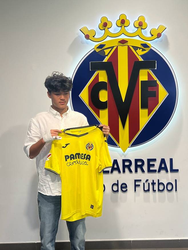 비야레알에 입단한 류카이위안. /사진=핫팟 사회관계망서비스(SNS) 갈무리