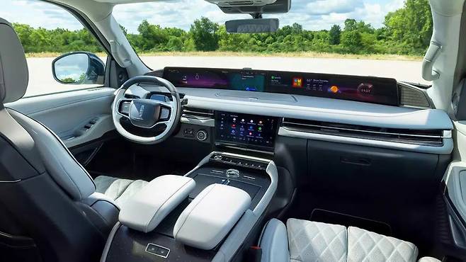 링컨 신형 네비게이터 실내