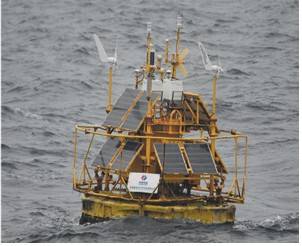 태양광패널 부착 중국 부표 [국민의힘 엄태영 의원실 제공, 재판매 및 DB 금지]