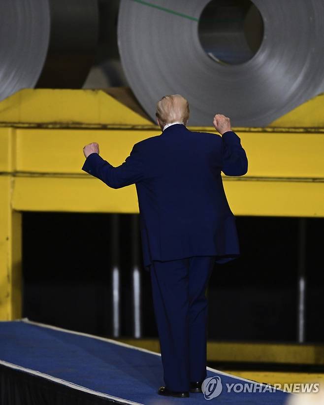 도널드 트럼프 대통령의 뒷모습 [AP=연합뉴스 자료사진. 재판매 및 DB 금지]