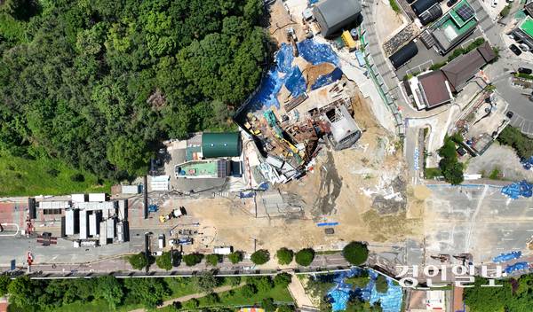 지난 4월 광명시 신안산선 지하터널 공사장에서 붕괴 사고가 발생한 가운데 4일 사고 현장에 차량이 통제되고 있다. 2025.6.4 /최은성기자 ces7198@kyeongin.com