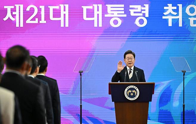 ▲&nbsp;이재명 대통령이 4일 서울 여의도 국회에서 열린 제21대 대통령 취임선서식에서 취임 선서를 하고 있다./연합뉴스