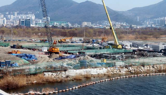 국토부와 사업자 간 갈등으로 개통이 늦어진 마산~부전 복선전철 공사 현장. 부산일보DB