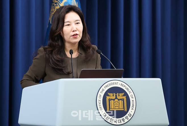 강유정 대통령실 대변인이 4일 서울 용산구 대통령실 청사에서 현안 브리핑을 하고 있다.(사진=뉴스1)