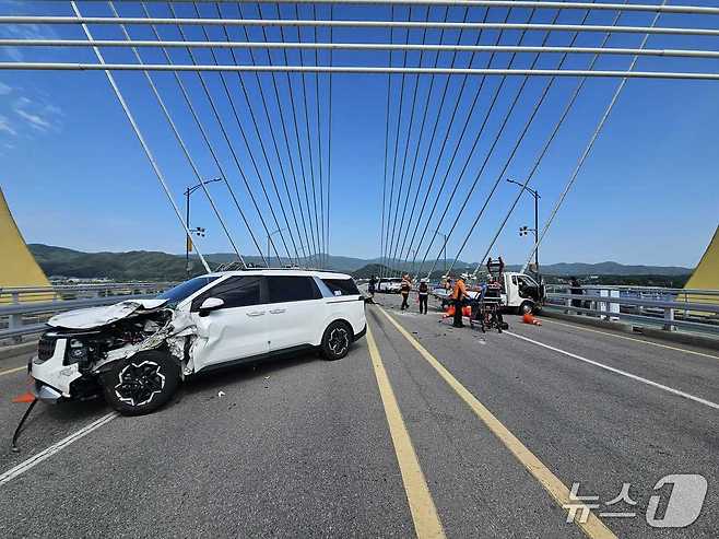 강원 춘천 근화동 춘천대교 교통사고 현장.(강원도소방본부 제공, 재판매 및 DB금지)