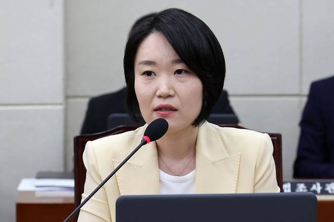 이소영 국회 기후위기특위 더불어민주당 간사가 지난 4월 10일 오전 국회에서 열린 기후위기 특별위원회 전체회의에서 인사말을 하고 있다. ⓒ뉴시스