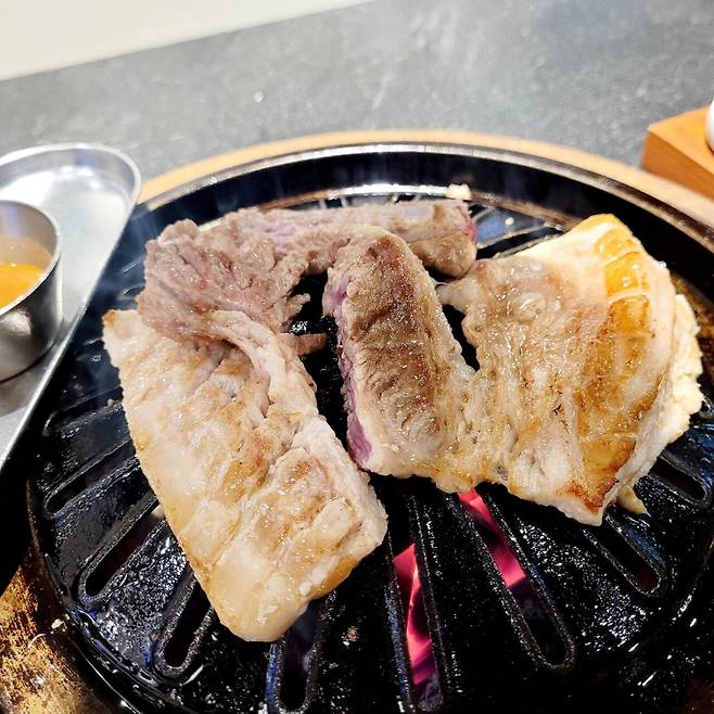 노총각 돼지갈비 혼밥