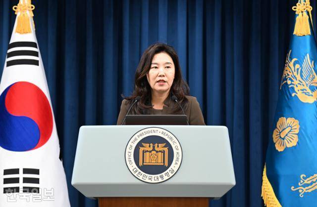 강유정 대통령실 대변인 4일 용산 대통령실 브리핑룸에 첫 현안브리핑을 하고 있다. 왕태석 선임기자