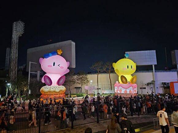 대전한화생명 볼파크 공기조형물  [사진=대전시]