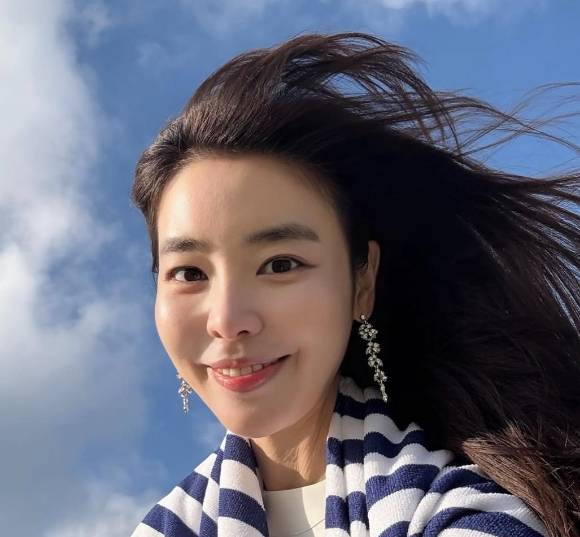 배우 김규리가 이재명 대통령 당선 직후 의미심장한 메시지를 전했다. 사진은 김규리. [사진=김규리 인스타그램]