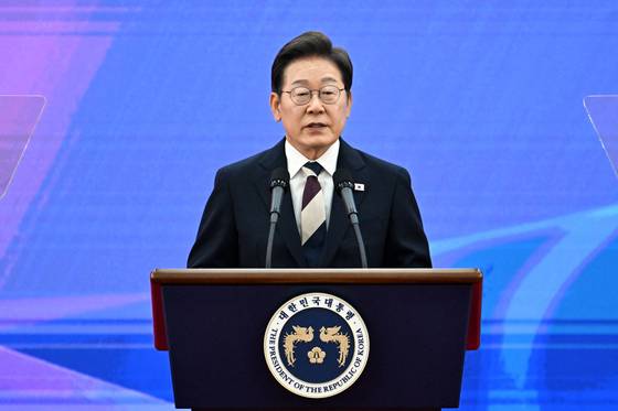 이재명 대통령이 4일 오전 국회 로텐더홀에서 열린 대통령 취임선서에 참석해 연설하고 있다. 임현동 기자