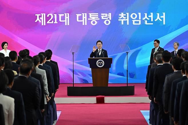 4일 오전 국회 로텐더홀에서 이재명 대통령이 제21대 대한민국 대통령 취임선서를 하고 있다. /국회사진기자단